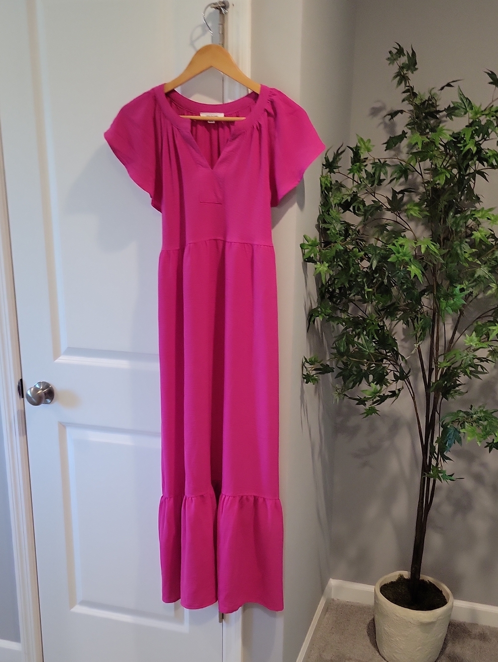 Zoey and Leelo Women’s Fuchsia Flutter-Sleeve Maxi Dress,size S